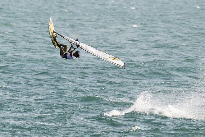 Kiri launches a back loop - Vietnam PWA Grand Slam ©  John Carter / PWA http://www.pwaworldtour.com